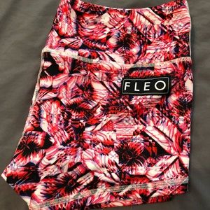 Fleo shorts! Refracted rose. Size M.
